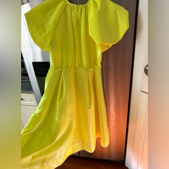 Bright Yellow Womens Dress/w pockets and belt - Picture 2 of 4